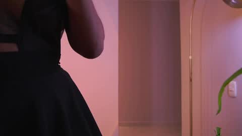 Follow me on instagram and twitter as correaktnees online show from 6, 4, 2026