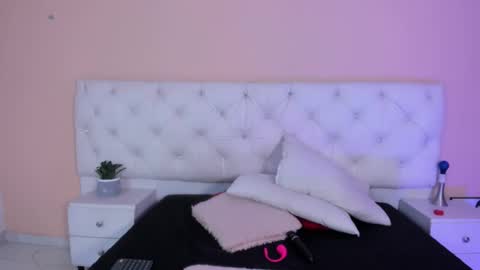 Snapshot of katte_landerr chatting on 24, 11, 2025 Katte online show from 24, 11, 2025