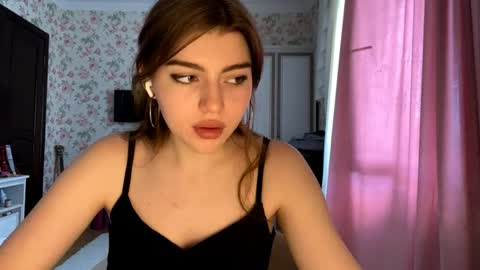 Snapshot of kattiemichelson chatting on 7, 6, 2026 Molly online show from 7, 6, 2026