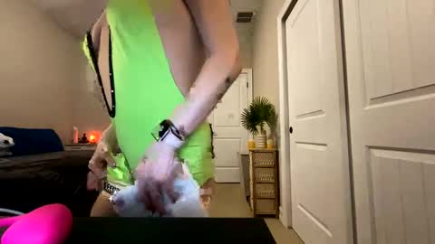 Josie live show Tuesday Wednesday and Thursday online show from 13, 11, 2025