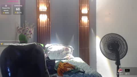 Snapshot of katty_findom_ chatting on 8, 2, 2025 katty online show from 8, 2, 2025