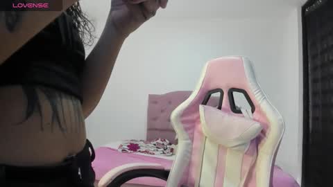 Snapshot of kattysweet__ chatting on 3, 11, 2025   online show from 3, 11, 2025