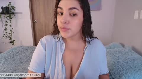Snapshot of katybloom_ chatting on 12, 5, 2026 online show from 12, 5, 2026