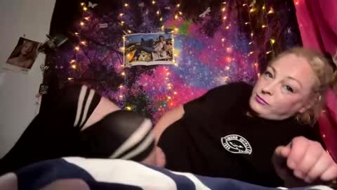 Snapshot of kay_la chatting on 11, 9, 2025 kay_la online show from 11, 9, 2025