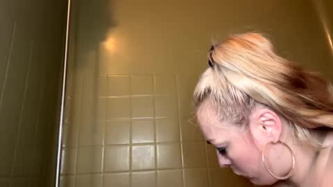 Snapshot of kay_la chatting on 16, 9, 2025 kay_la online show from 16, 9, 2025