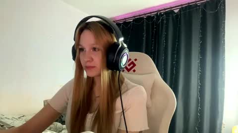 Snapshot of kayceefroehner chatting on 18, 4, 2026 Amia online show from 18, 4, 2026