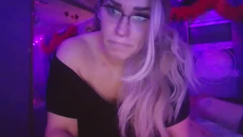 Snapshot of kaylaandmike23 chatting on 16, 4, 2026 M and K online show from 16, 4, 2026