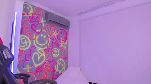 Snapshot of kayle______ chatting on 21, 12, 2024 INSTAjohedija online show from 21, 12, 2024