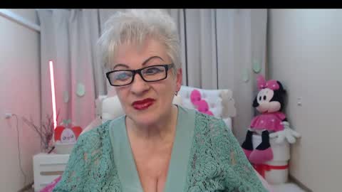 kaylesmoll online show from 14, 4, 2026