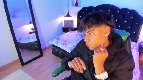 Snapshot of keevin_cross_ chatting on 8, 3, 2025 Keevin online show from 8, 3, 2025