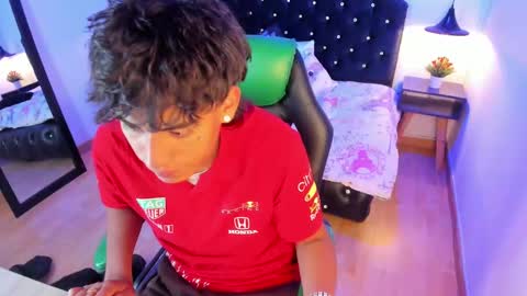 Snapshot of keevin_cross_ chatting on 8, 3, 2025 Keevin online show from 8, 3, 2025