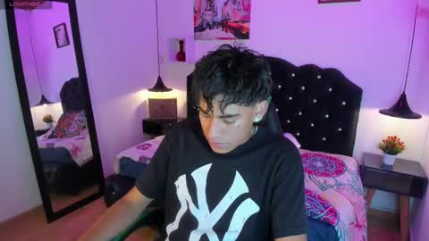 Snapshot of keevin_cross_ chatting on 12, 3, 2025 Keevin online show from 12, 3, 2025