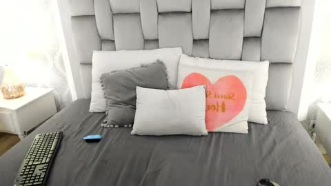 Keiira Fox online show from 12, 4, 2026