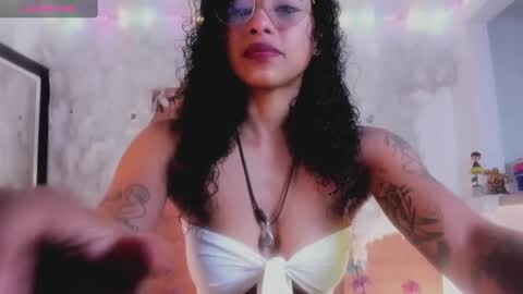 Snapshot of kelly__thomson chatting on 2, 2, 2025 kelly__thomson online show from 2, 2, 2025