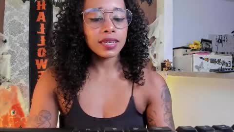 Snapshot of kelly__thomson chatting on 30, 10, 2025 kelly__thomson online show from 30, 10, 2025