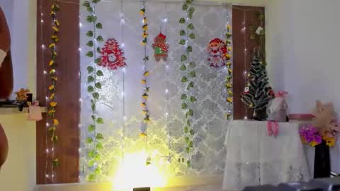 Snapshot of kelly__thomson chatting on 14, 12, 2025 kelly__thomson online show from 14, 12, 2025