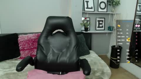 Snapshot of kendallwood_ chatting on 5, 7, 2026 Kendall online show from 5, 7, 2026