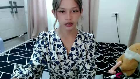 Snapshot of kendra_lunaxx chatting on 2, 7, 2026 kendra_lunaxx online show from 2, 7, 2026
