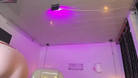 Snapshot of kendry_fox420_ chatting on 3, 2, 2026 kendry_fox420_ online show from 3, 2, 2026