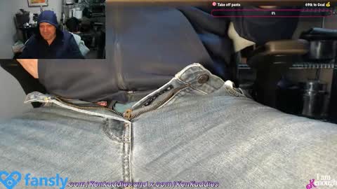 Snapshot of kenkuddles chatting on 12, 1, 2025 Ken Kuddles online show from 12, 1, 2025