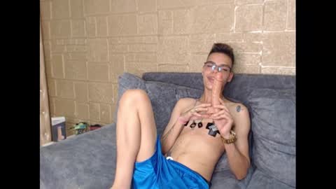 Snapshot of kenn_boy_ chatting on 21, 1, 2025 kenn_boy_ online show from 21, 1, 2025