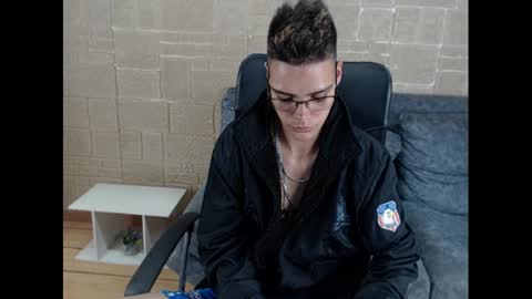 Snapshot of kenn_boy_ chatting on 22, 1, 2025 kenn_boy_ online show from 22, 1, 2025