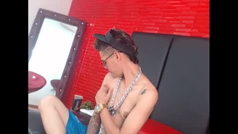 Snapshot of kenn_boy_ chatting on 4, 2, 2025 kenn_boy_ online show from 4, 2, 2025