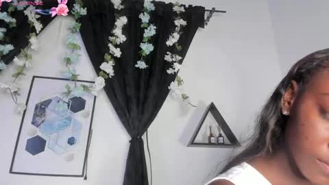 Snapshot of kentha_mitchellss chatting on 13, 5, 2026 KENTHA online show from 13, 5, 2026