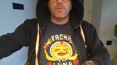 Snapshot of kermitgp3 chatting on 22, 12, 2025 Anton online show from 22, 12, 2025