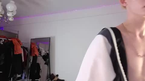 Snapshot of kessy_white chatting on 23, 10, 2025 Kessy online show from 23, 10, 2025