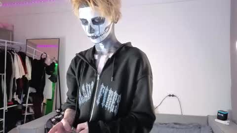 Snapshot of kessy_white chatting on 31, 10, 2025 Kessy online show from 31, 10, 2025