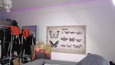 Snapshot of kessy_white chatting on 7, 11, 2025 Kessy online show from 7, 11, 2025