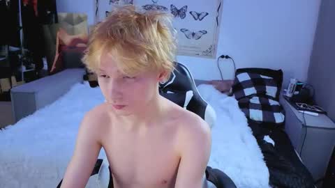 Snapshot of kessy_white chatting on 11, 11, 2025 Kessy online show from 11, 11, 2025