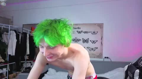 Snapshot of kessy_white chatting on 17, 11, 2025 Kessy online show from 17, 11, 2025