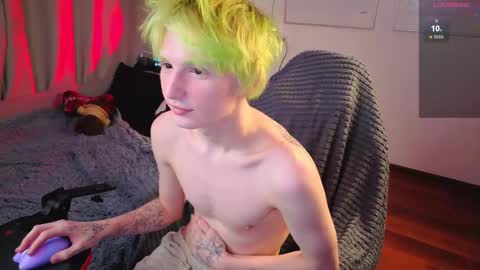 Snapshot of kessy_white chatting on 28, 11, 2025 Kessy online show from 28, 11, 2025