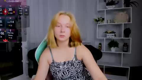 Snapshot of ketrin_n_ chatting on 24, 11, 2025 Ketrin online show from 24, 11, 2025