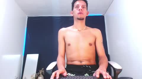 Snapshot of kevin__max_ chatting on 5, 2, 2025 Kev online show from 5, 2, 2025