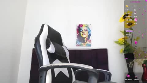 Snapshot of kevin__max_ chatting on 8, 3, 2025 Kev online show from 8, 3, 2025