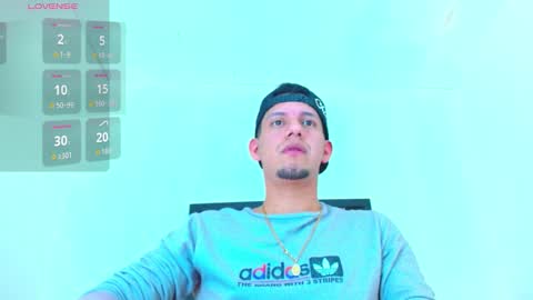 Snapshot of kevin__max_ chatting on 10, 10, 2025 Kev online show from 10, 10, 2025