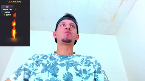 Snapshot of kevin__max_ chatting on 18, 10, 2025 Kev online show from 18, 10, 2025