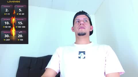 Snapshot of kevin__max_ chatting on 17, 11, 2025 Kev online show from 17, 11, 2025