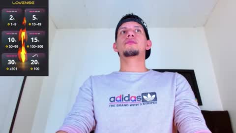 Snapshot of kevin__max_ chatting on 19, 11, 2025 Kev online show from 19, 11, 2025