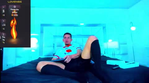 Snapshot of kevin__max_ chatting on 30, 11, 2025 Kev online show from 30, 11, 2025