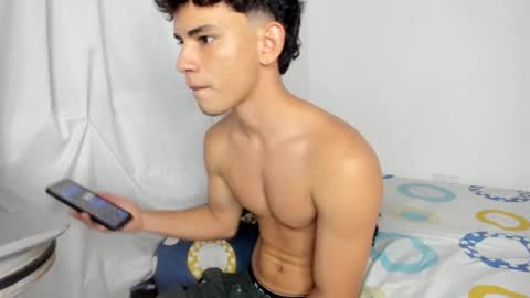 Snapshot of kevin_adrian01 chatting on 17, 5, 2026 kevin_adrian01 online show from 17, 5, 2026