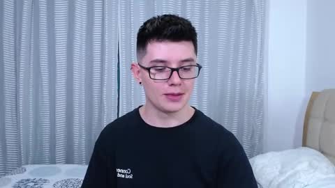 Snapshot of kevinhunts chatting on 19, 11, 2025 Kevin online show from 19, 11, 2025