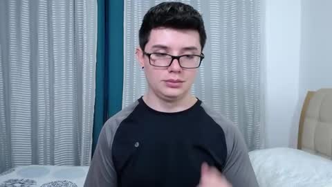 Snapshot of kevinhunts chatting on 16, 12, 2025 Kevin online show from 16, 12, 2025