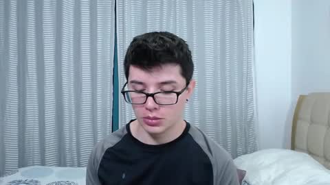 Snapshot of kevinhunts chatting on 17, 12, 2025 Kevin online show from 17, 12, 2025