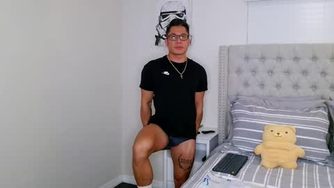 Snapshot of kevinkham chatting on 16, 10, 2025 kevinkham online show from 16, 10, 2025