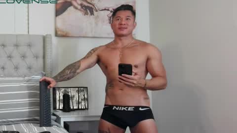 Snapshot of kevinkham chatting on 13, 5, 2026 kevinkham online show from 13, 5, 2026