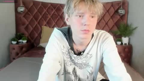 Snapshot of kevinm1lky chatting on 16, 10, 2025 Kevin online show from 16, 10, 2025